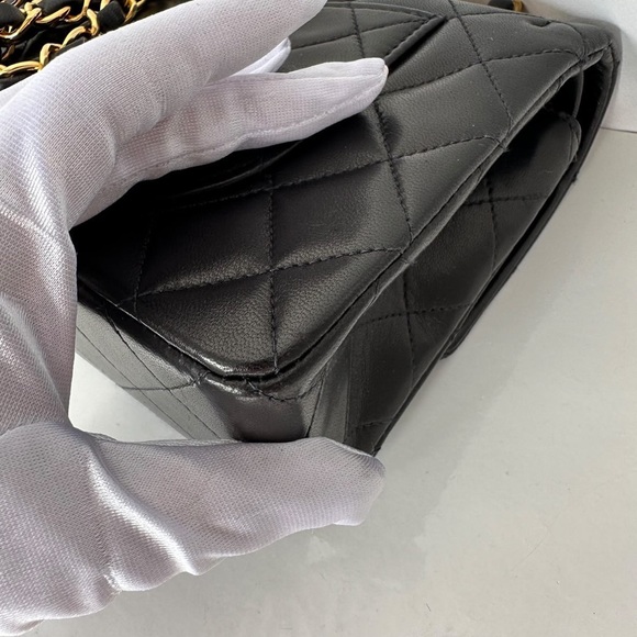 CHANEL BAG: Series 5 small classic double flap lambskin with GHW. - Picture 4 of 9